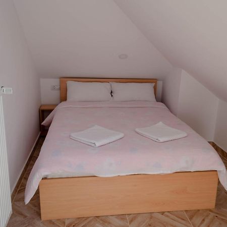 Mansarda Mica Cu Baie Proprie Apartment Клуж-Напока Екстериор снимка