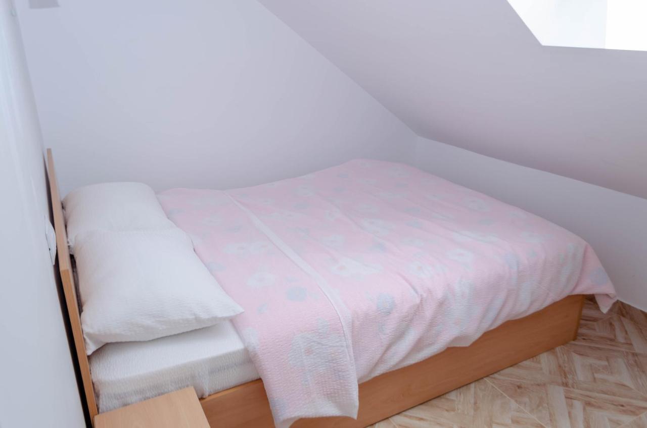 Mansarda Mica Cu Baie Proprie Apartment Клуж-Напока Екстериор снимка