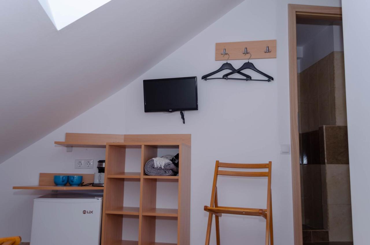Mansarda Mica Cu Baie Proprie Apartment Клуж-Напока Екстериор снимка
